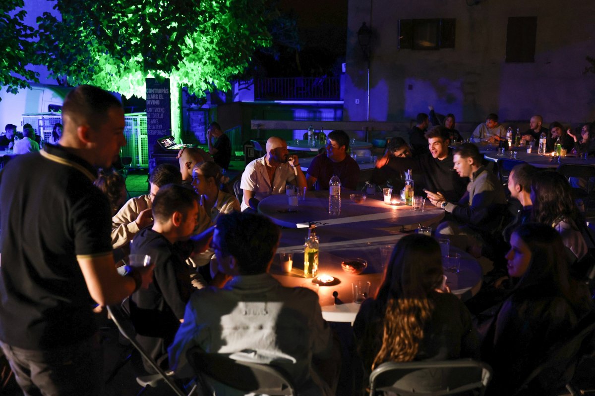 Tast d'absenta a la festa major de Sant Vicenç de Torelló