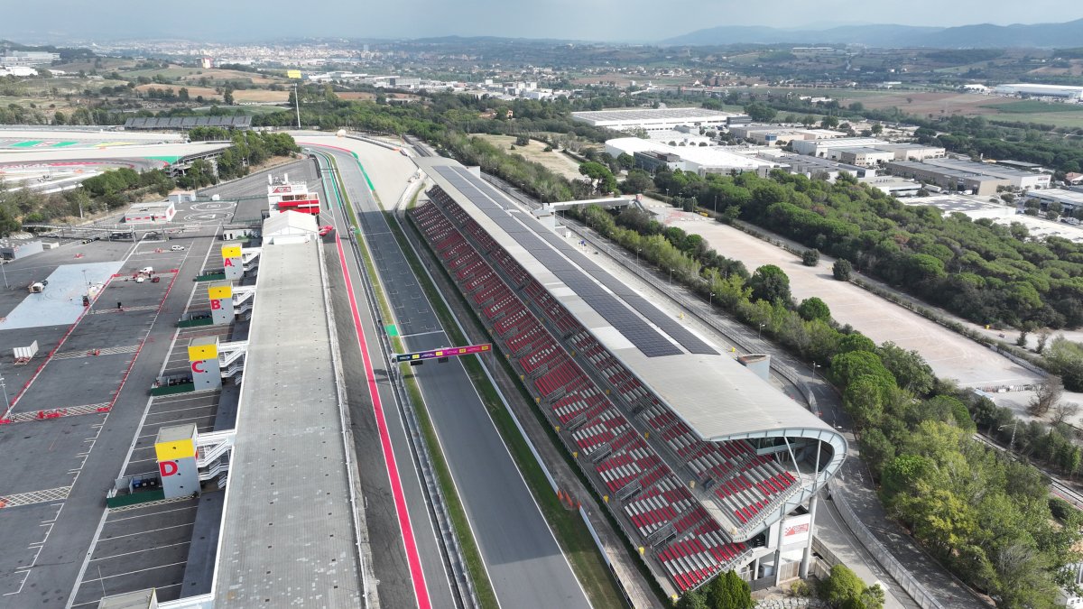 Imatge aèria de la recta de tribuna del Circuit