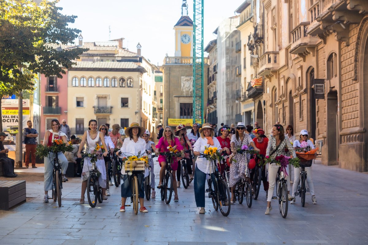 Les participants, a la plaça Major de Vic