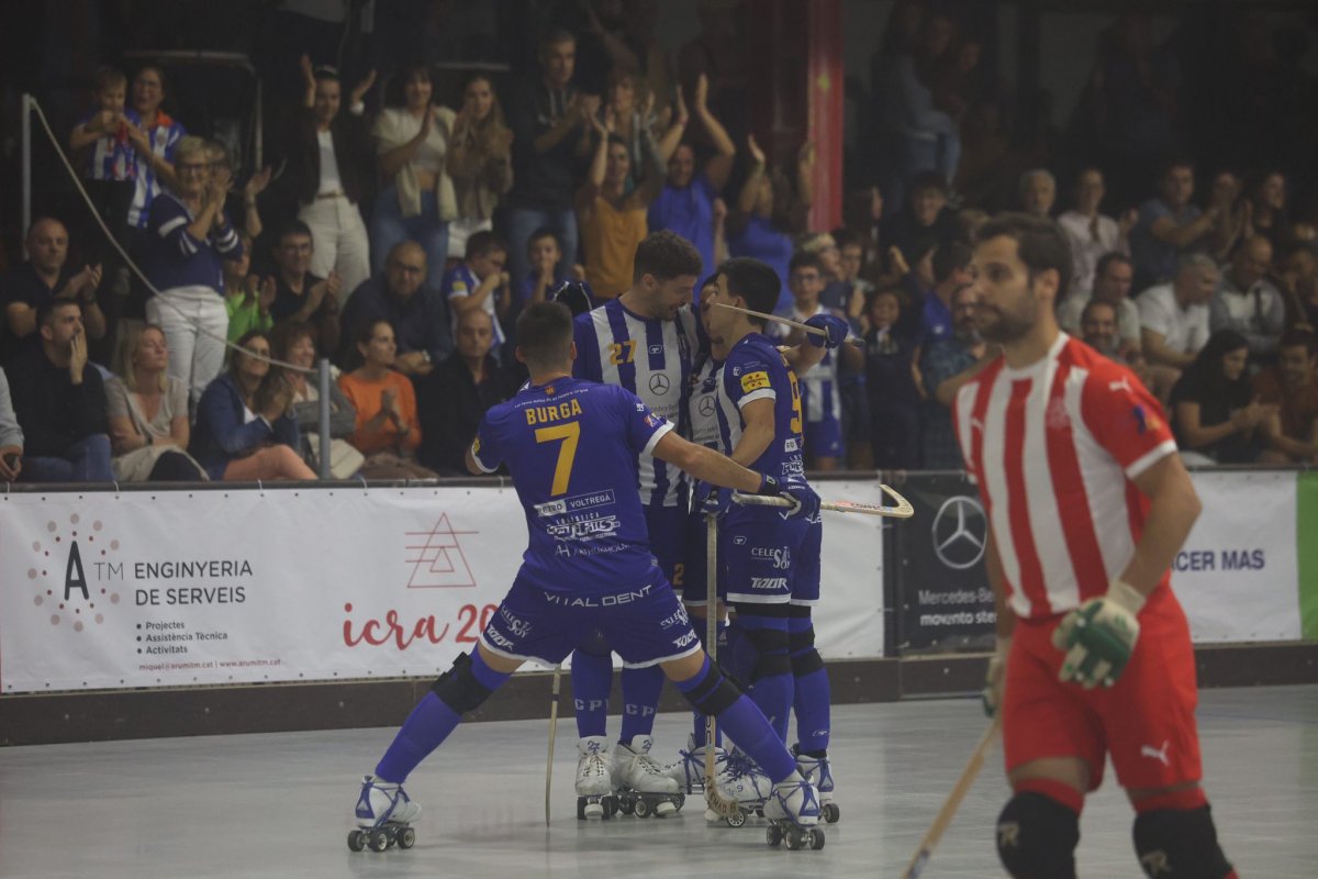 El Voltregà celebra un dels gols del derbi disputat a La Pista / Albert Llimós