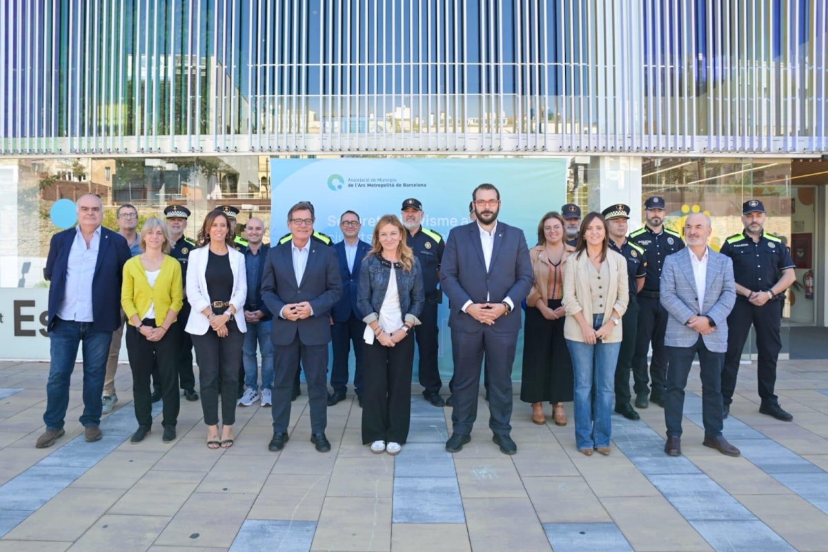 Representants dels ajuntaments amb els caps de les policies locals aquest divendres a Mataró