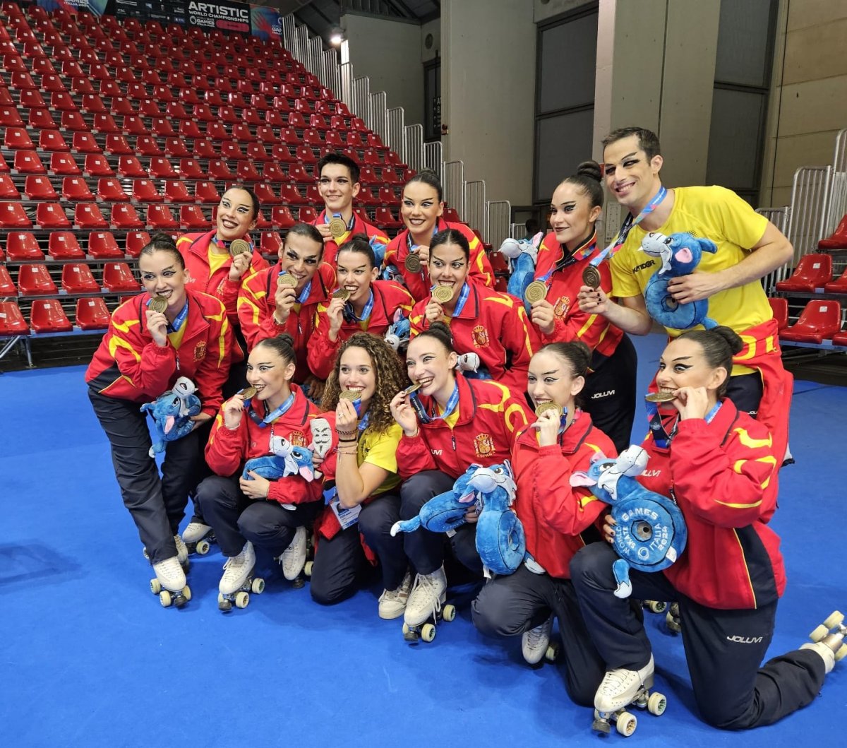 El grup de xou petits del CPA Tona que ha guanyat la medalla de bronze a Itàlia