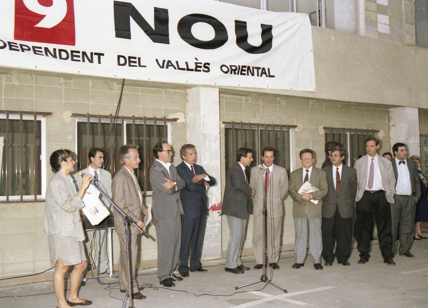 Autoritats, periodistes i membres del Consell d'Administració d'EL 9 NOU a la inauguració de l'edició del Vallès Oriental el setembre de 1989