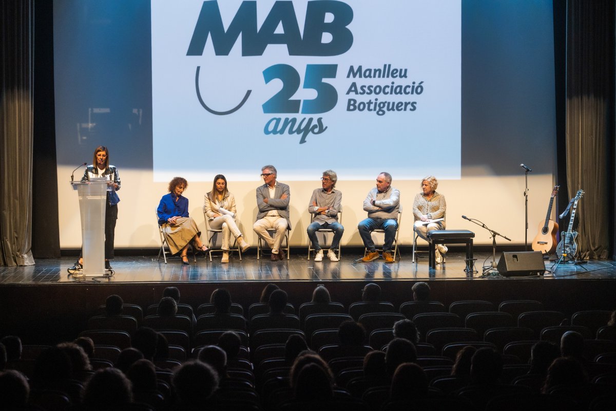 Albina Vilalta, Lluïsa Bautista, Carla López, Sergi Vilamala, Pere Puig, Josep Terradellas i Dolors Collell, a l'acte