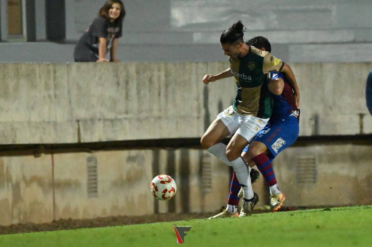 Albert Orriols en una jugada del partit