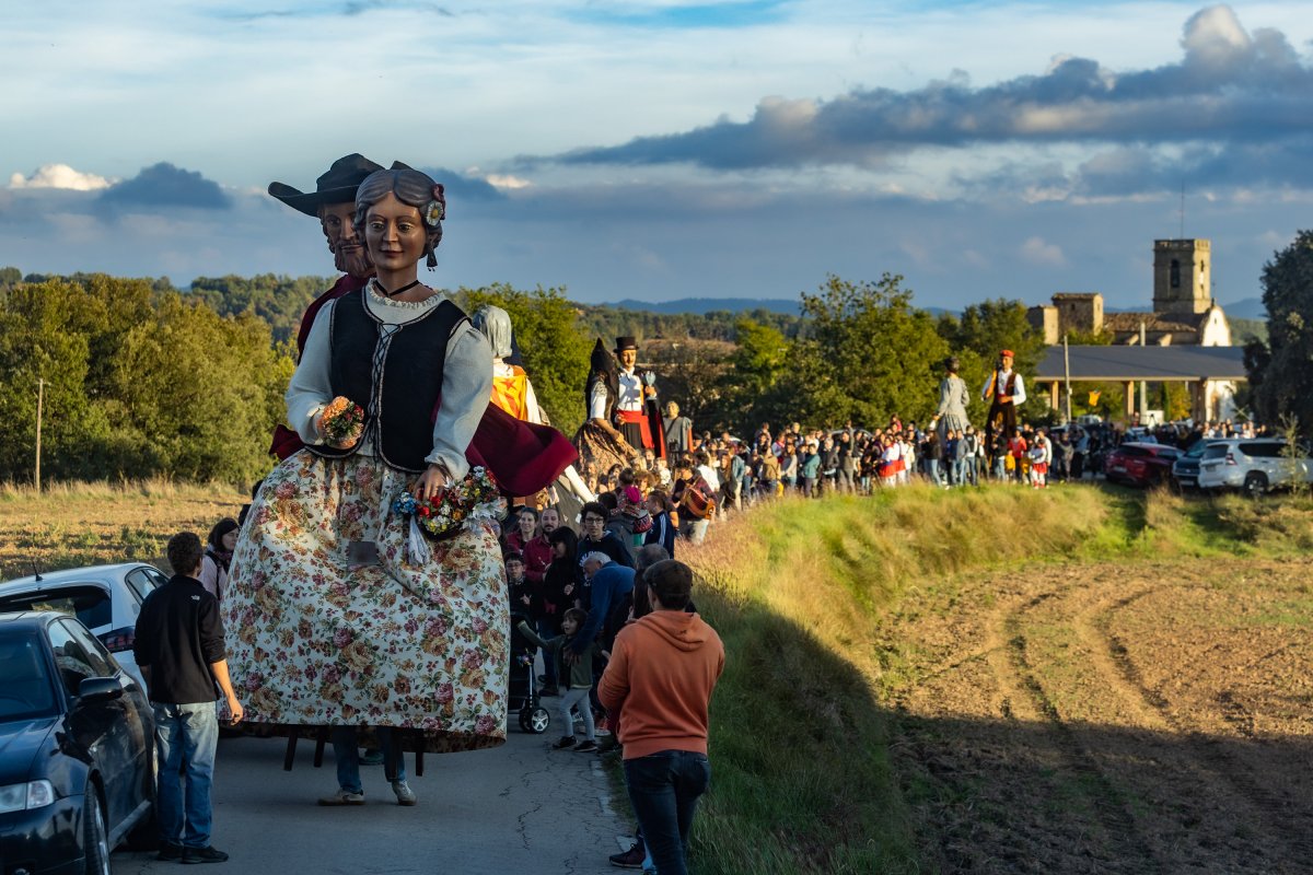 La cercavila gegantera va tenir una gran participació