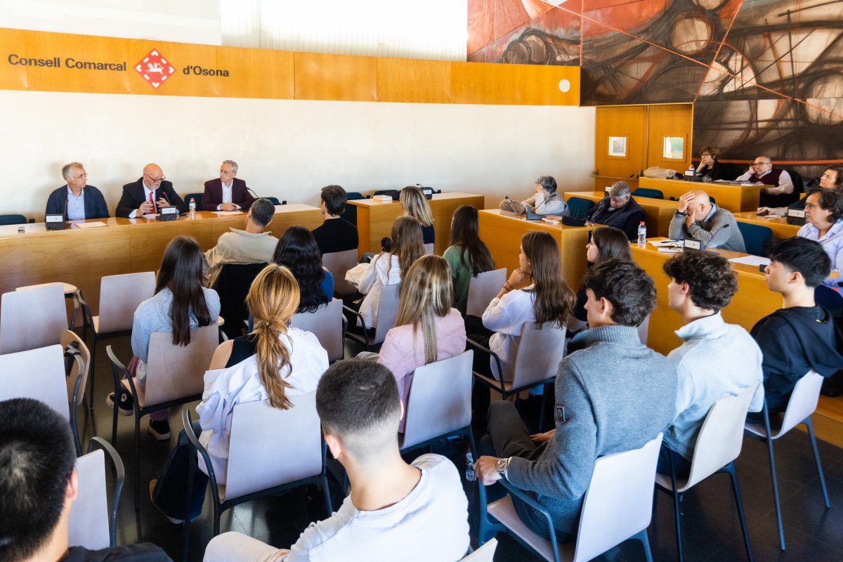 La sessió es va fer a la sala de plens del Consell Comarcal