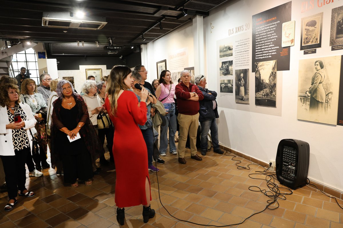 Mar Gimeno, besneta de la protagonista, va presentar l’exposició, que es va inaugurar dissabte