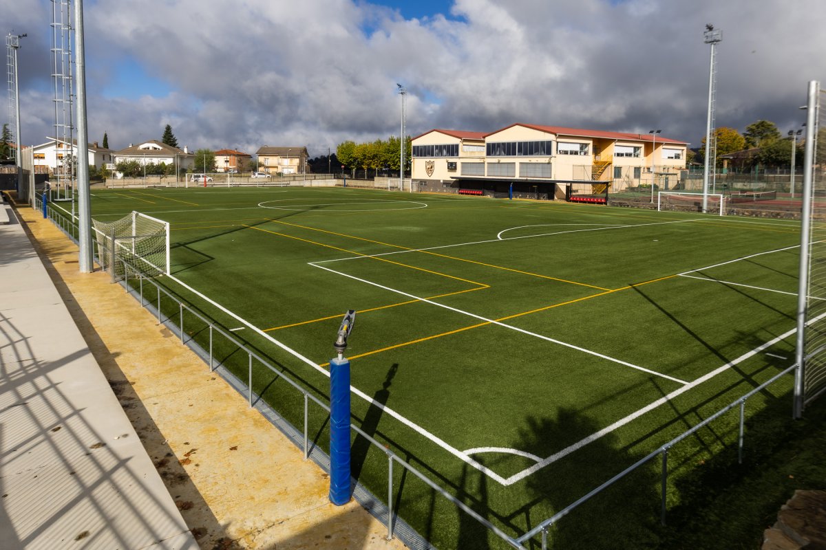 Camp de futbol de l'A.E. Corcó, on s'instal·larà el nou equipament