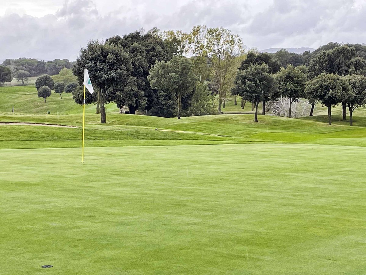 Una vista de dimarts a la tarda al Golf Montanyà, on ja s’està treballant en els preparatius del campionat