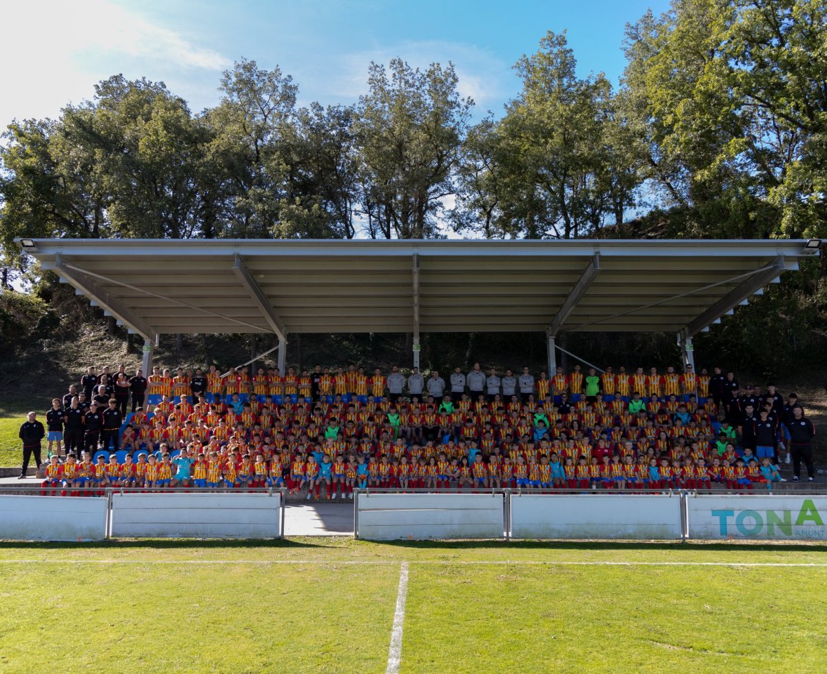 Foto oficial de tots els equips de la FUE Tona de la temporada 2024-25