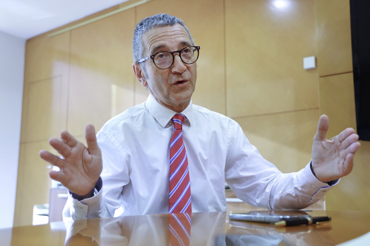 Jordi terrades al despatx de la conselleria