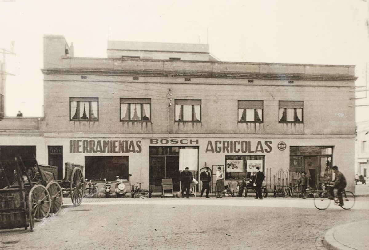 Una imatge antiga de Maquinària Bosch que va començar donant servei a pagesos