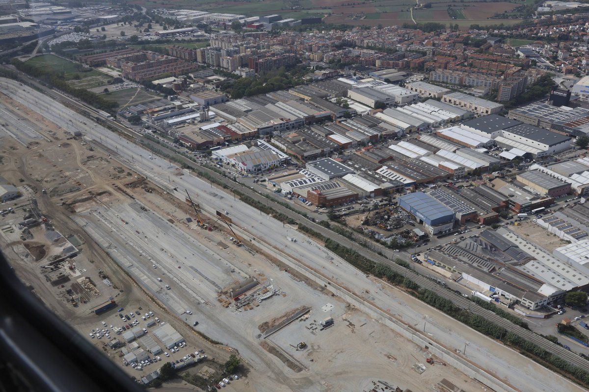 Vista aèria de les obres de la terminal de la Llagosta