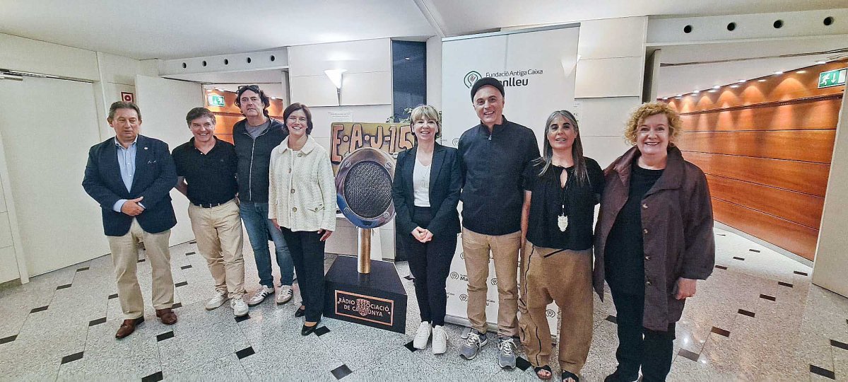 Representants de Ràdio Associació, el Museu del Ter, la Fundació Antiga Caixa Manlleu i l’Ajuntament.