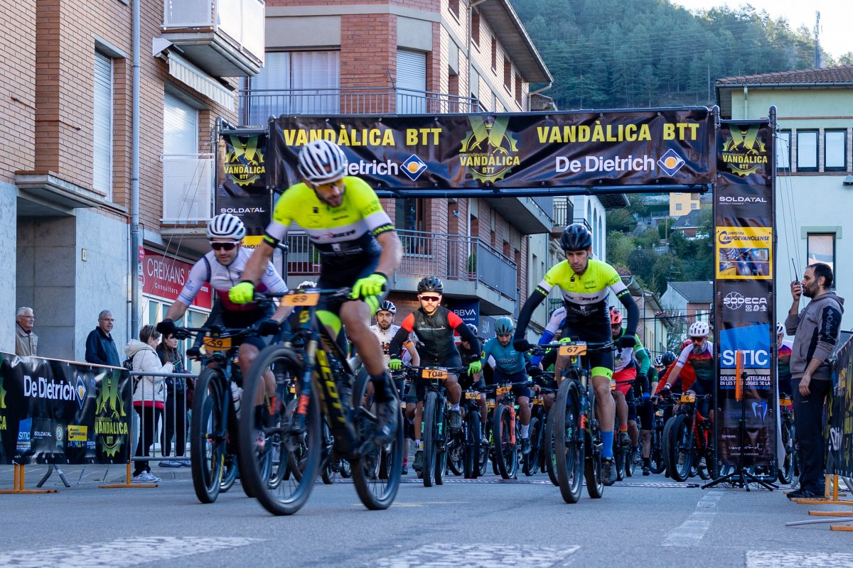 El moment d'una de les sortides de la Vandàlica, aquest diumenge al matí a Campdevànol