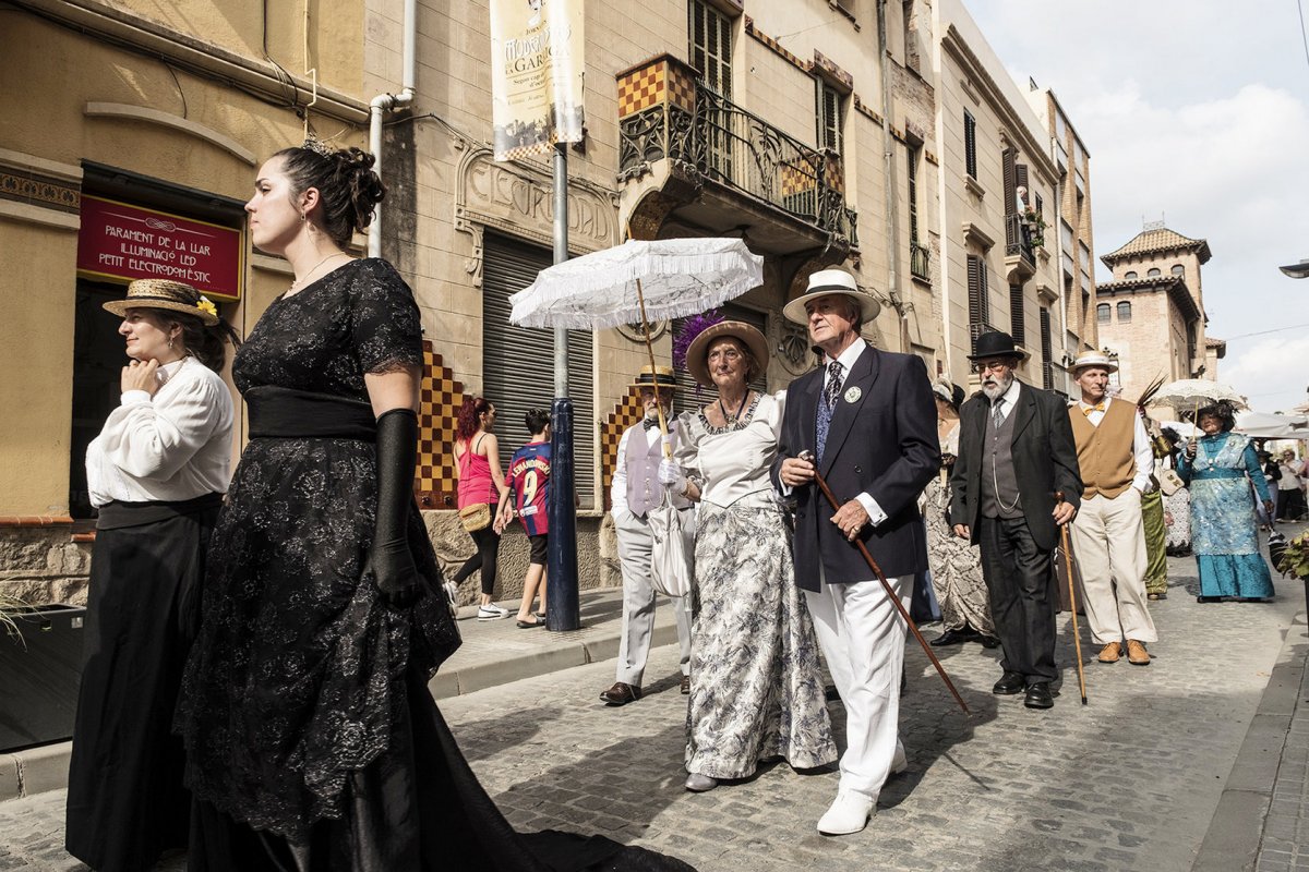 Vestits modernistes pels carrers de la Garriga