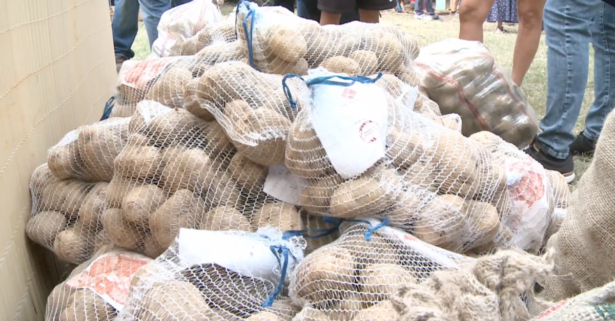 Sacs de patates del bufet al mercat d'Orís