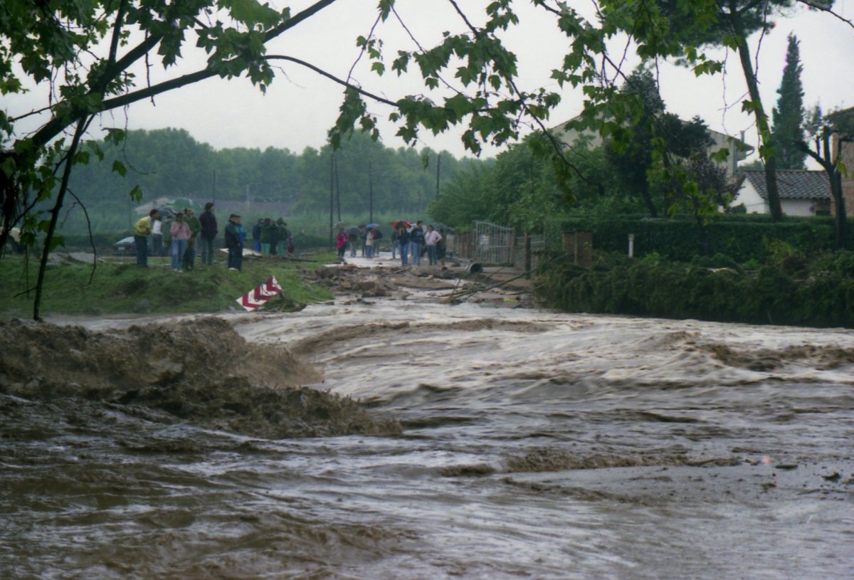 El pas del camí del gual, a Santa Eulàlia