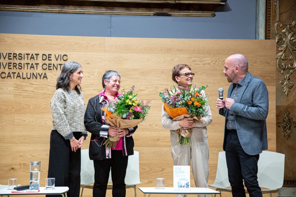 Anna Bonafont i Montserrat Vall van presentar el llibre al Paranimf de la UVic-UCC