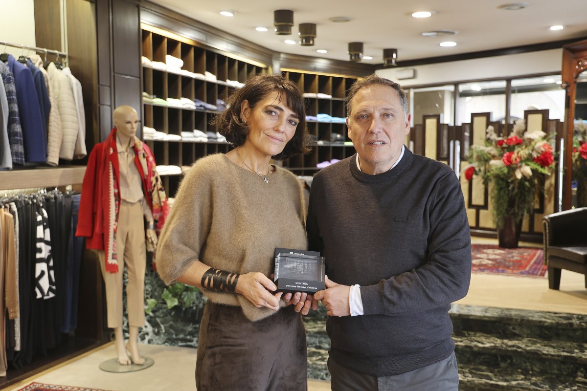 Mariola i Ramon Montañà són els amos de la botiga de roba de luxe Montañà, que fa gairebé 200 anys que està oberta a la plaça de la Porxada de Granollers