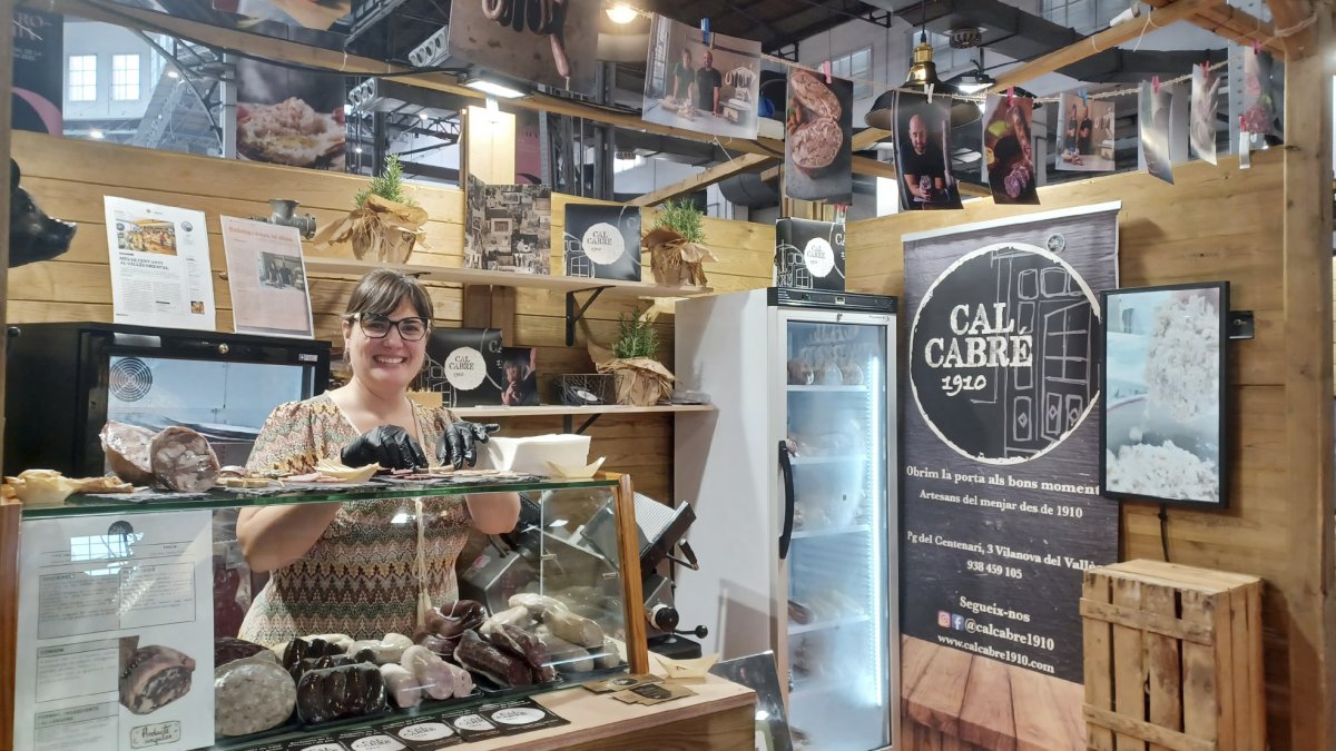 Mariona Viñallonga a l'estand de Cal Cabré, de Vilanova, durant el Fòrum Gastronòmic de Barcelona