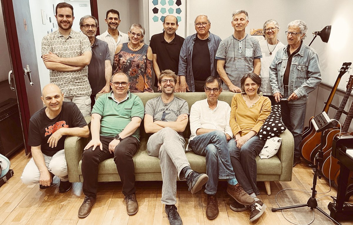 Guillem Gisbert amb la Rondalla Puiggraciós