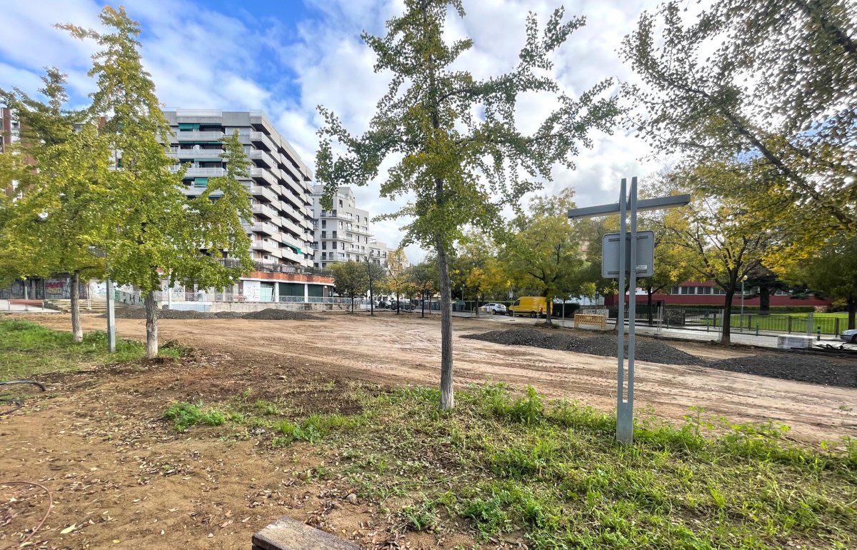 La plaça Sant Tomàs d'Aquino amb el paviment retirat