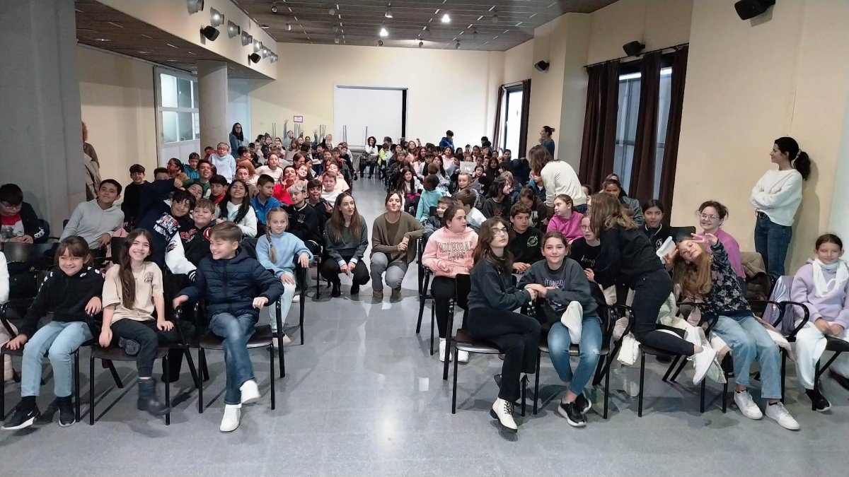 Els alumnes de les escoles de Mollet a l'acte de lliurament de NIF