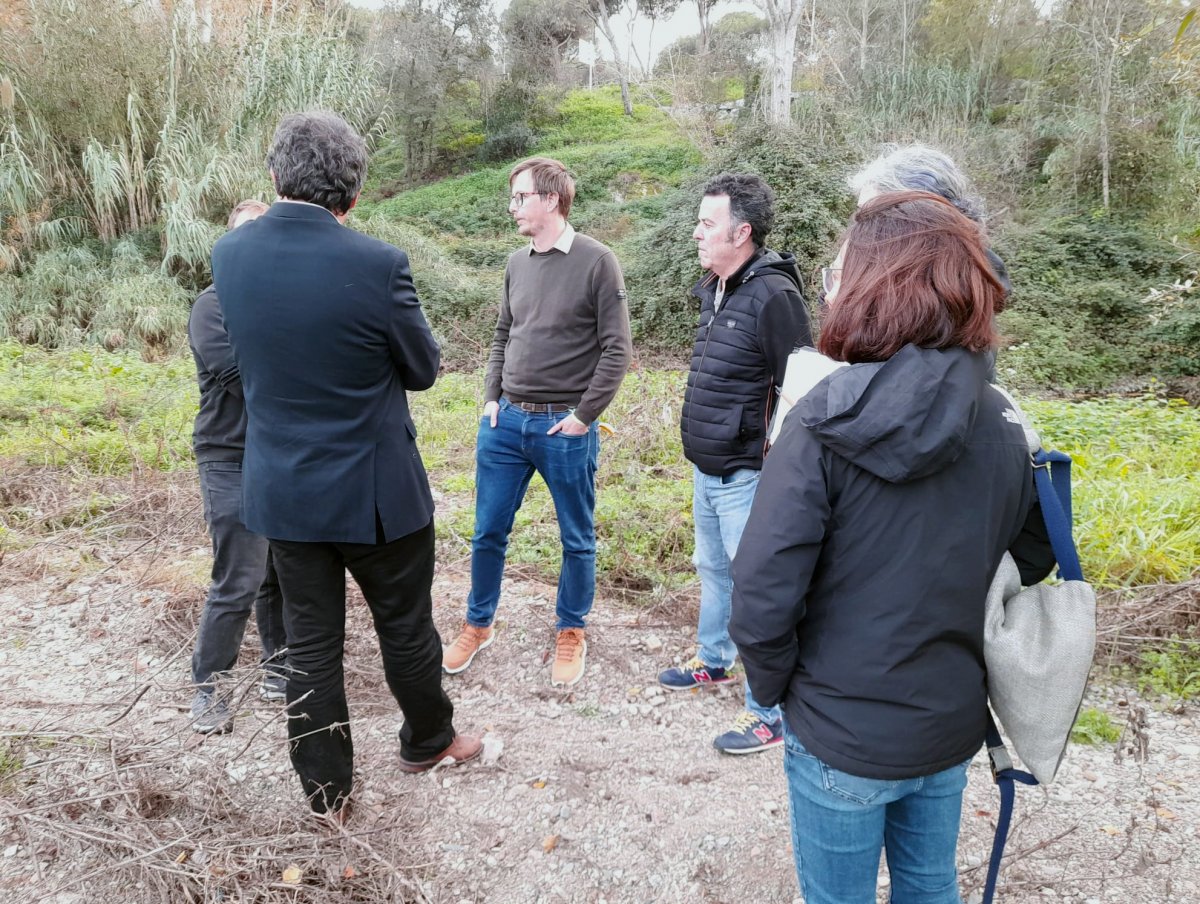 Vilahur i representants de la Fundació Rivus en la visita a la zona de l'aiguabarreig del Congost i el Mogent