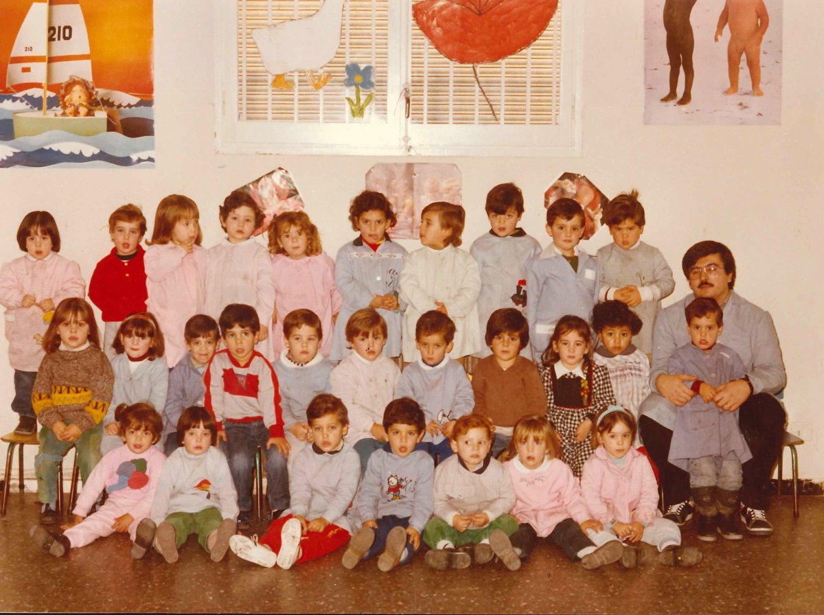 Un grup de l'escola bressol Sant Jordi amb Orive de mestre