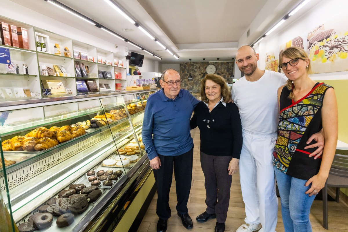 Antoni Amblàs i Carme Molina, i Toni Amblàs i Maria Coll, les dues generacions que han comandat l’establiment