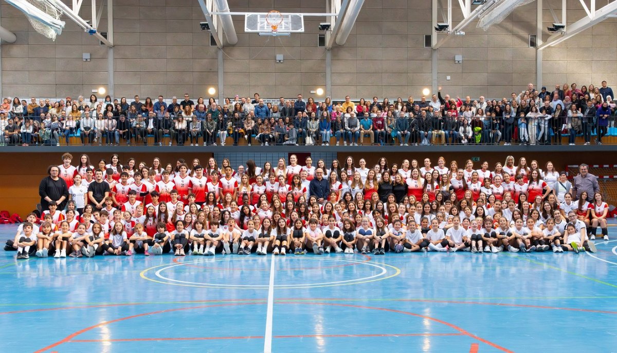 Foto de família a la festa de presentació del Vic Vòlei Callís