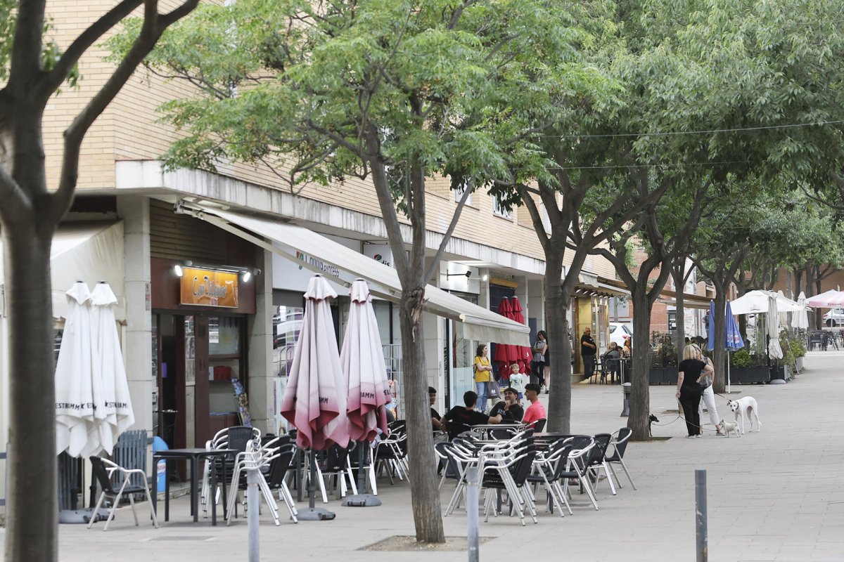 Un carrer del centre de Cardedeu en una imatge d'arxiu