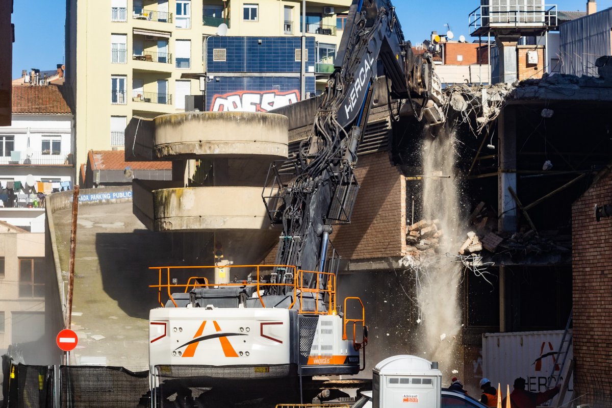 Les màquines treballant en la demolició