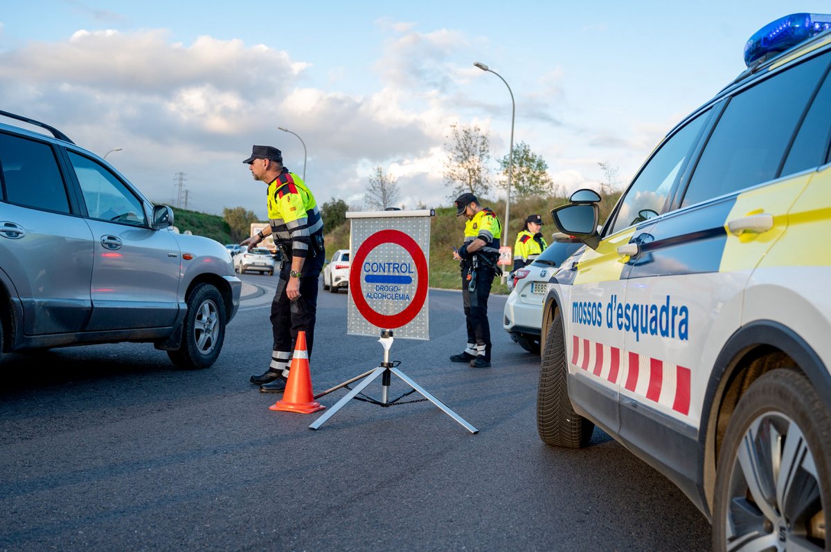 Control d'alcoholèmia dels Mossos a l'inici de la C-35 a la Roca