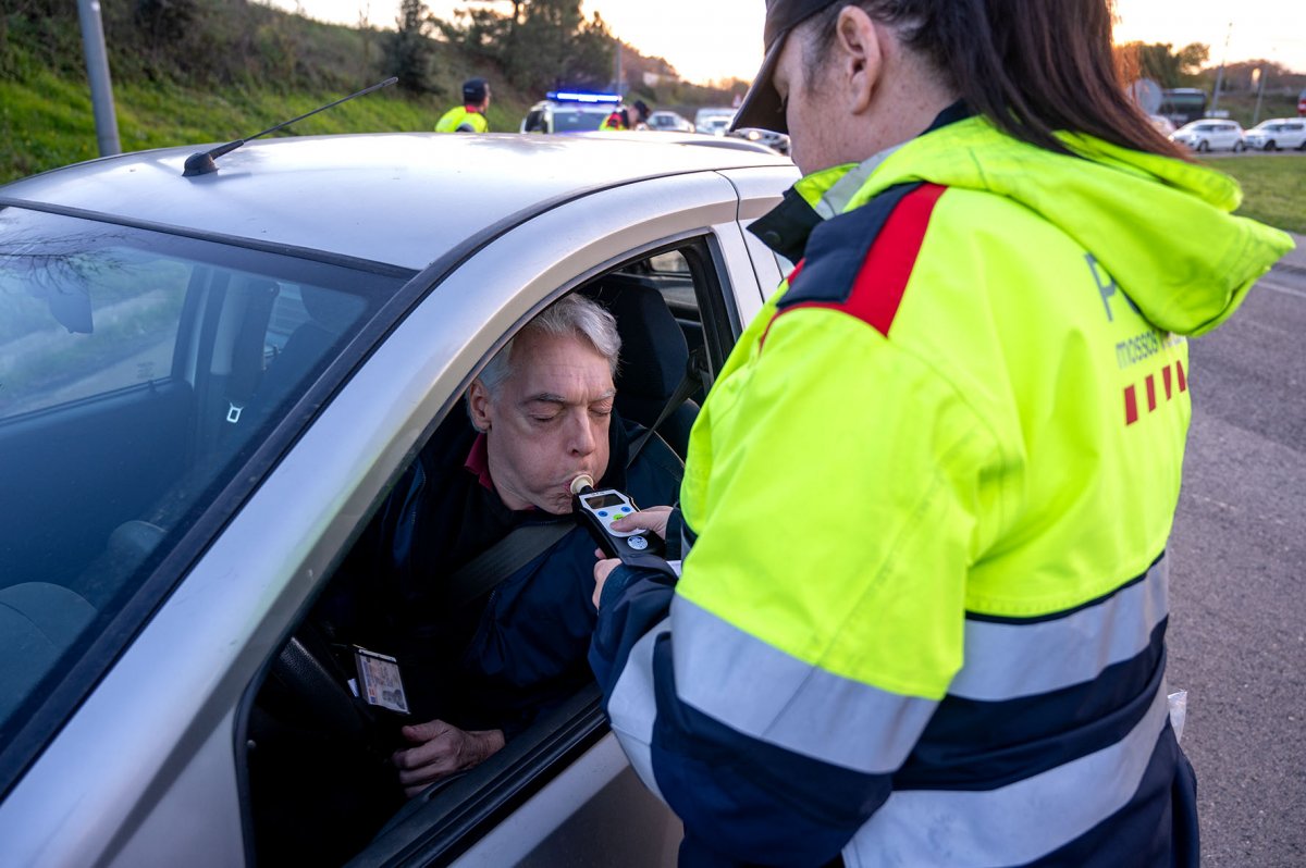 Un conductor que dona negatiu en un control d'alcoholèmia dels Mossos a la Roca