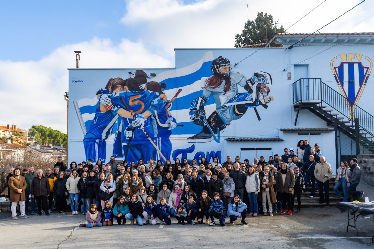 Inauguració del mural per retre homenatge als 25 anys de la creació de l'equip femení del Club Patí Voltregà