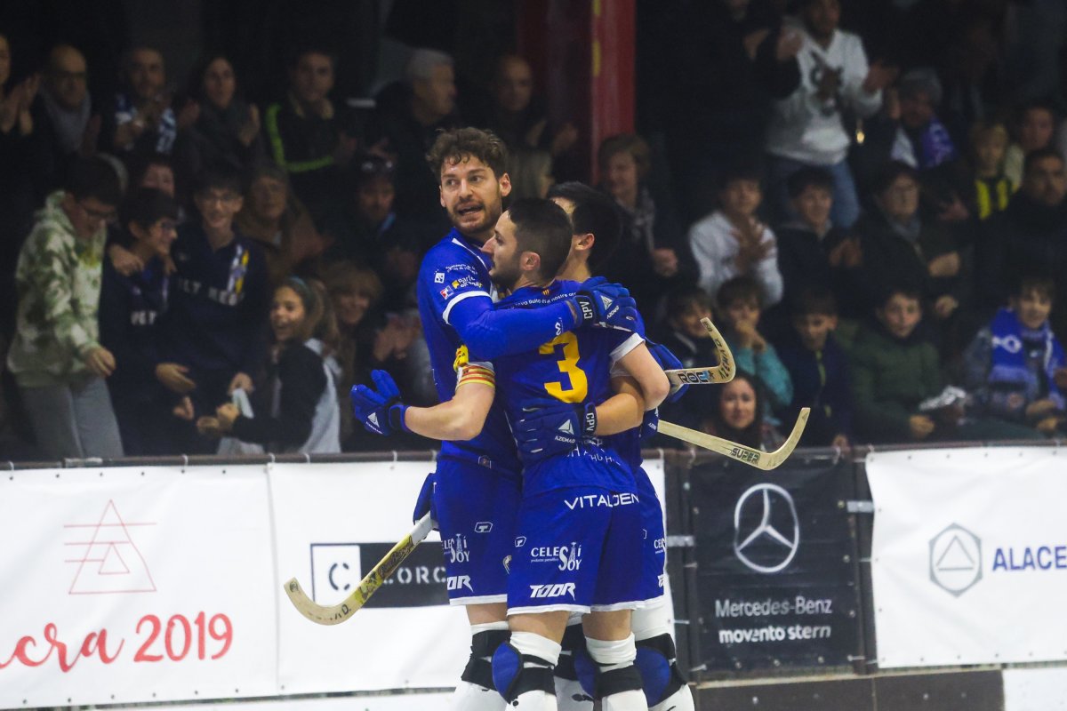 Els jugadors del Voltregà celebrant el primer gol d'Àlex Rodríguez