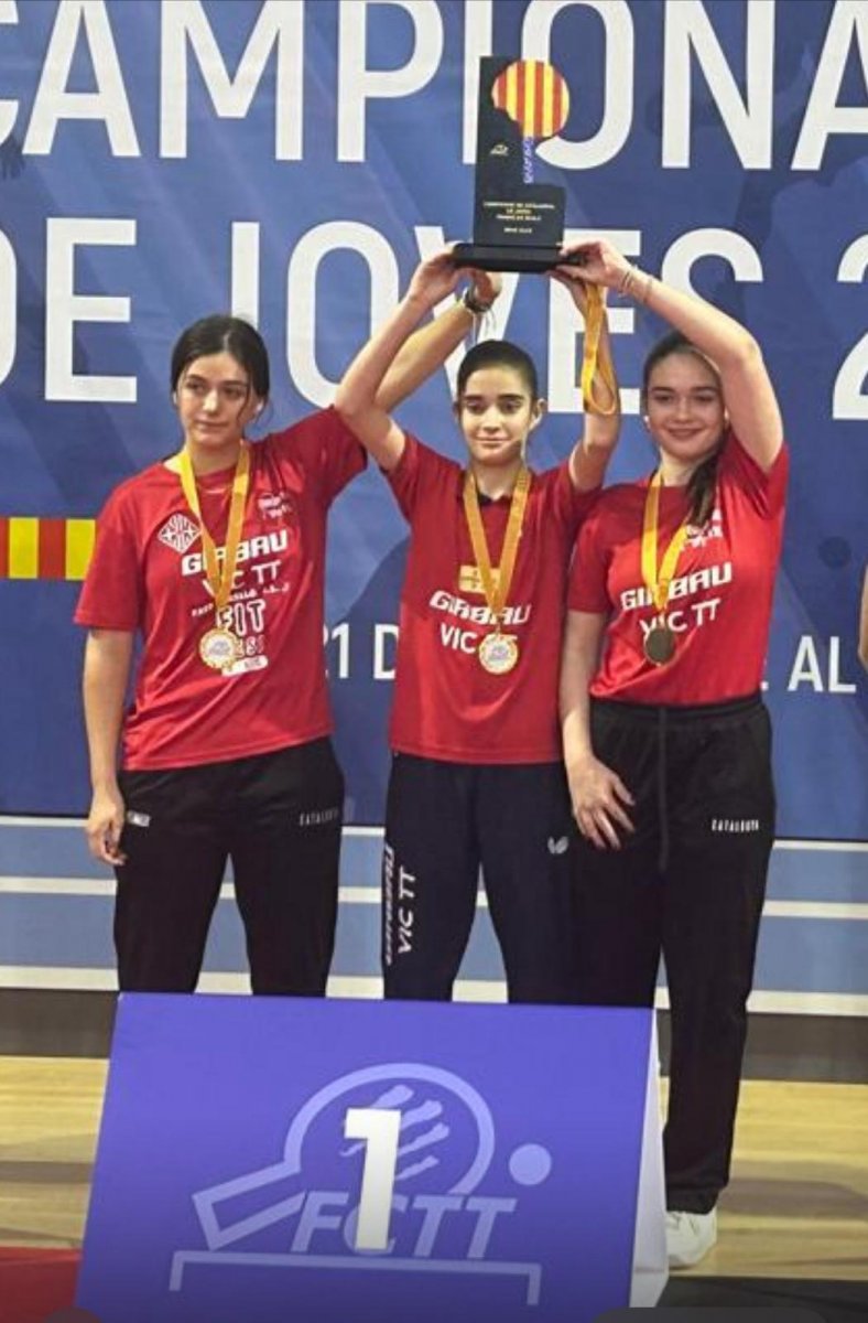 Abril Masdeu, Irina Gimeno i Martina Sans, campiones de Catalunya cadet per equips, a Reus, en el podi.