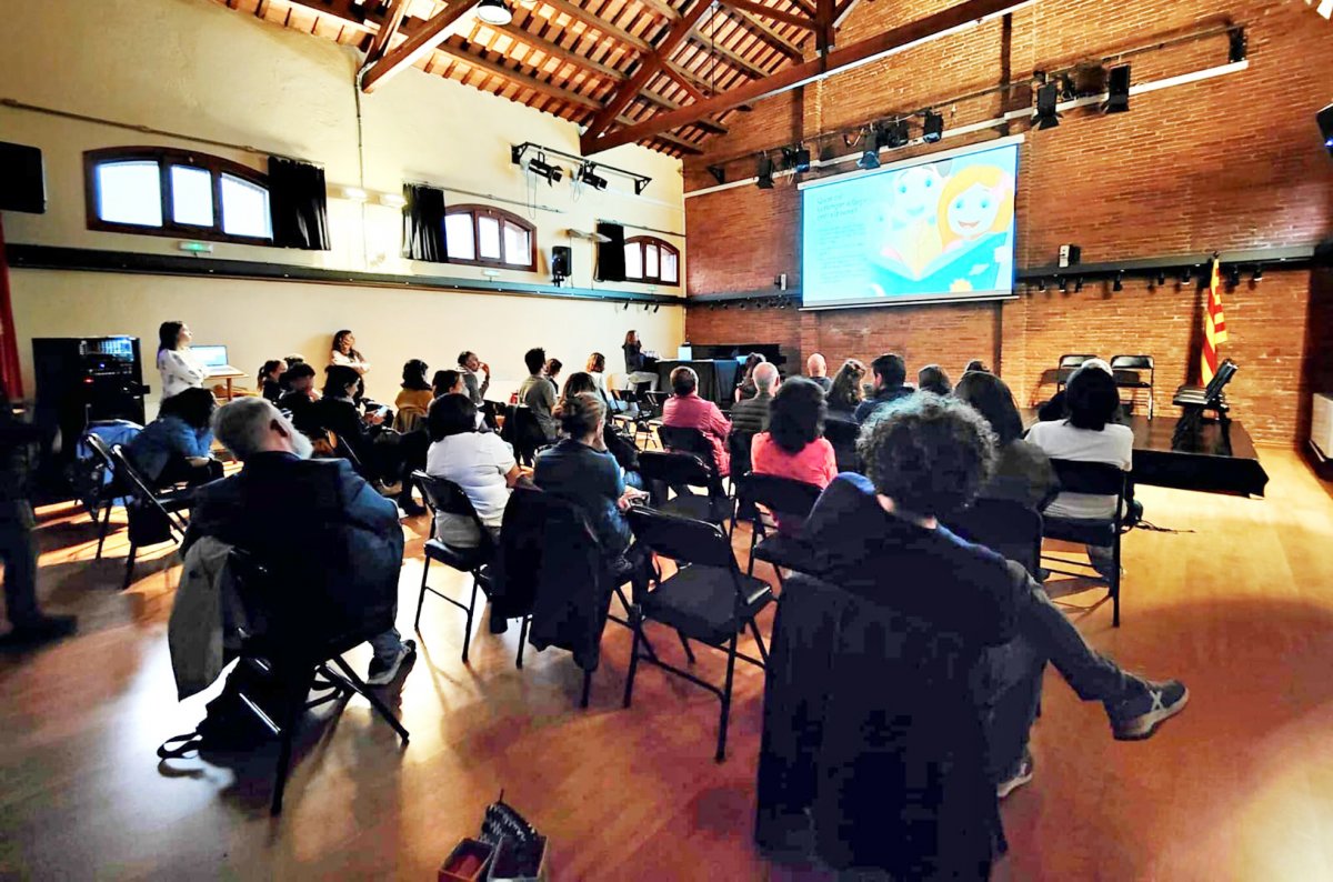 La xerrada sobre pantalles a l’aula que es va fer a Can Rahull el 5 de novembre passat