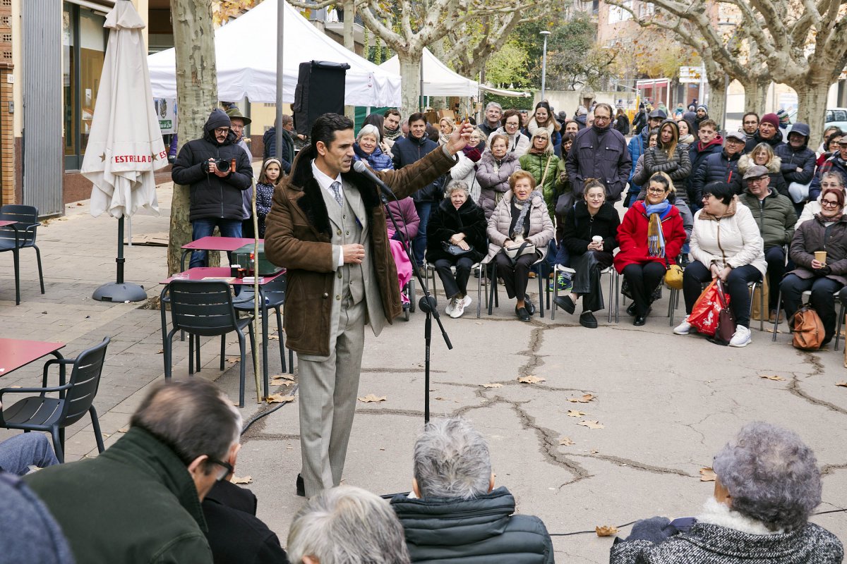 L’actor Ramon Villegas, durant l’espectacle en què rememora la figura del seu pare, en el marc del festival Itineràncies