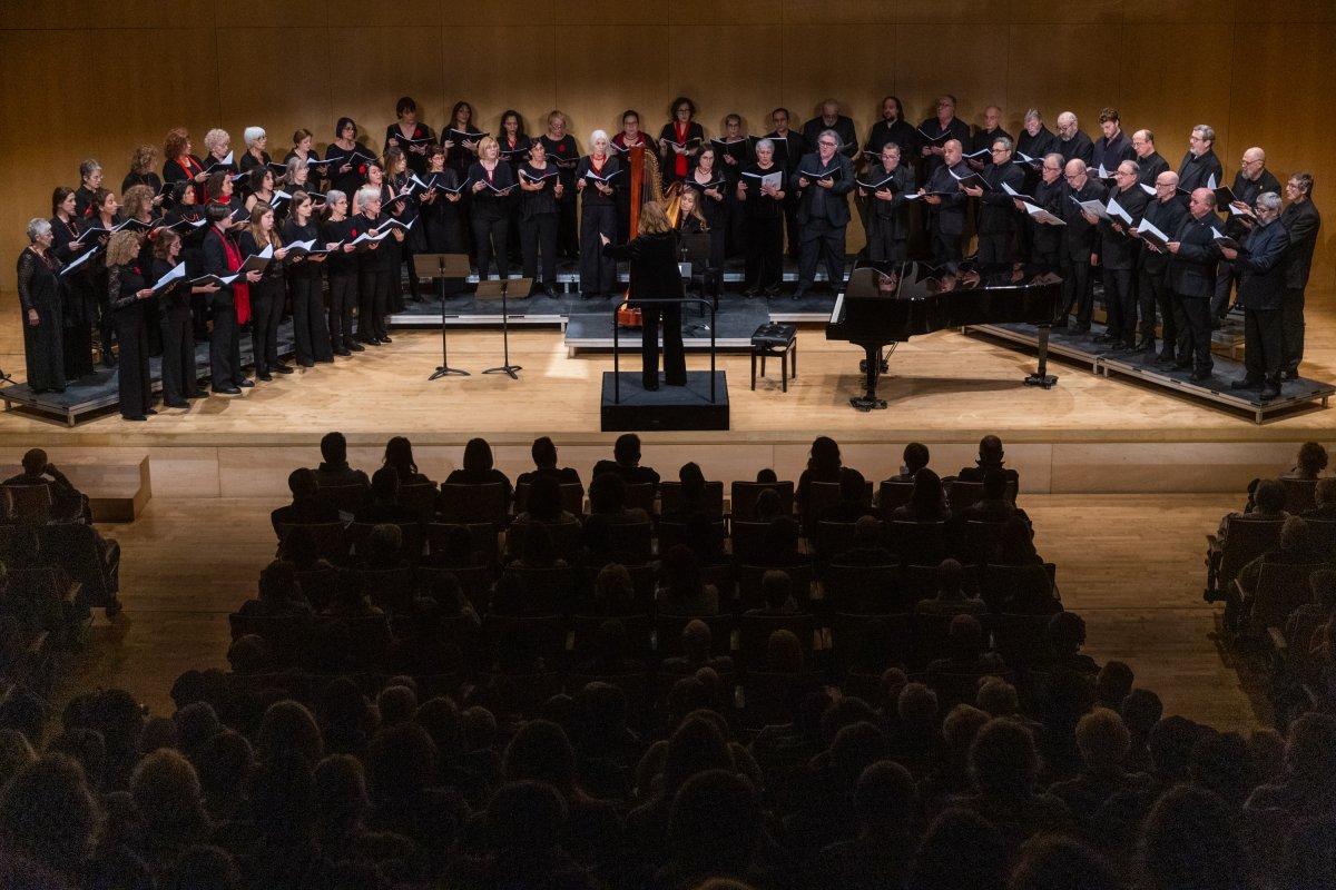 L'Orfeó Vigatà va fer dimecres el concert de Nadal de L'Atlàndida, amb Mireia Barrera a la direcció