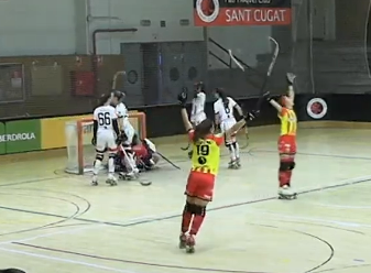 Nara López i Marlena Rubio celebrant el gol que confirmava la remuntada