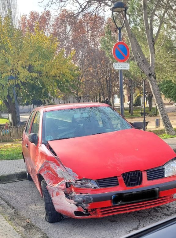 El vehicle del jove detingut, amb els efectes de l'accident a Centelles