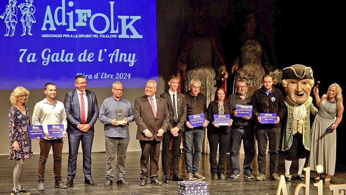 Jordi Pujol, quart per l'esquerra, durant la foto de família de tots els premiats