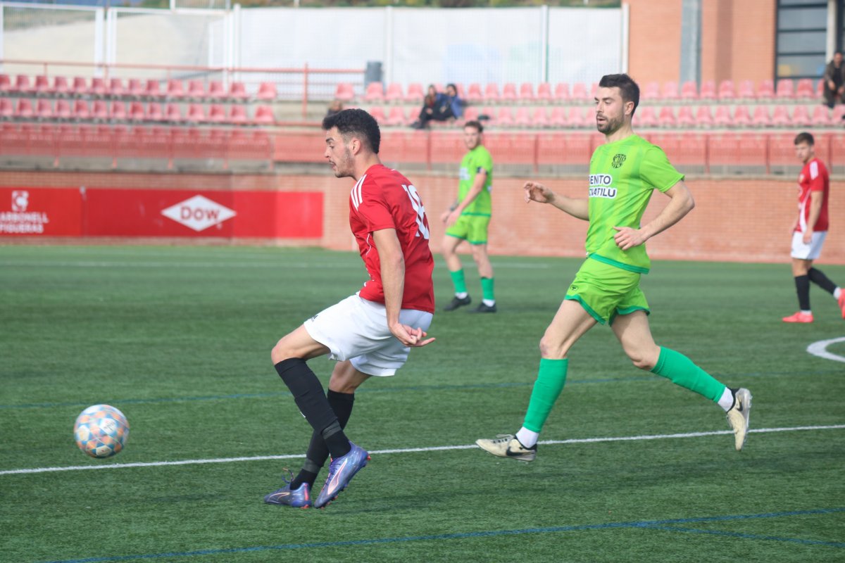 Toni Rossell, en una acció del partit