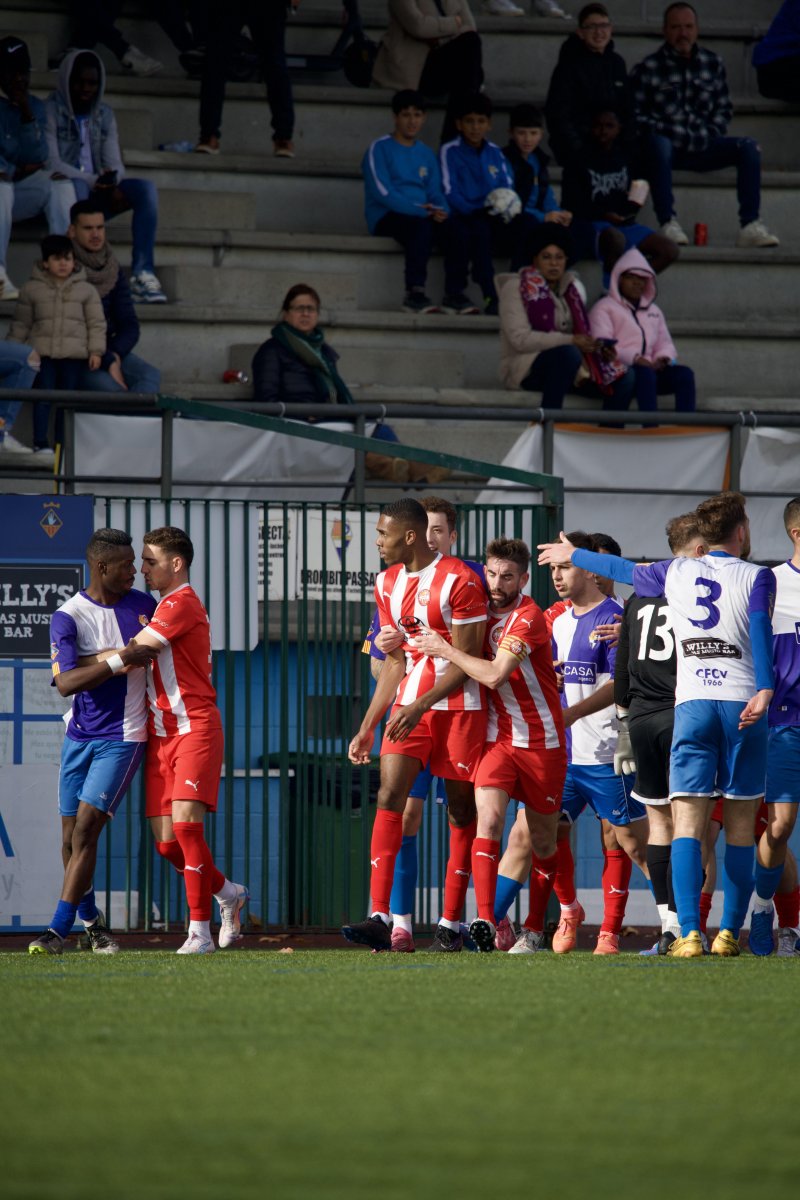 Una entrada de González a Marcel va generar una picabaralla entre els dos equips