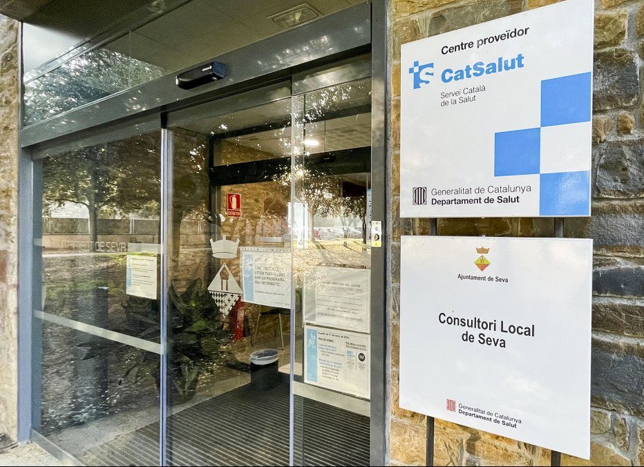 L’entrada als consultoris de Seva, al passeig Rafael de Casanova