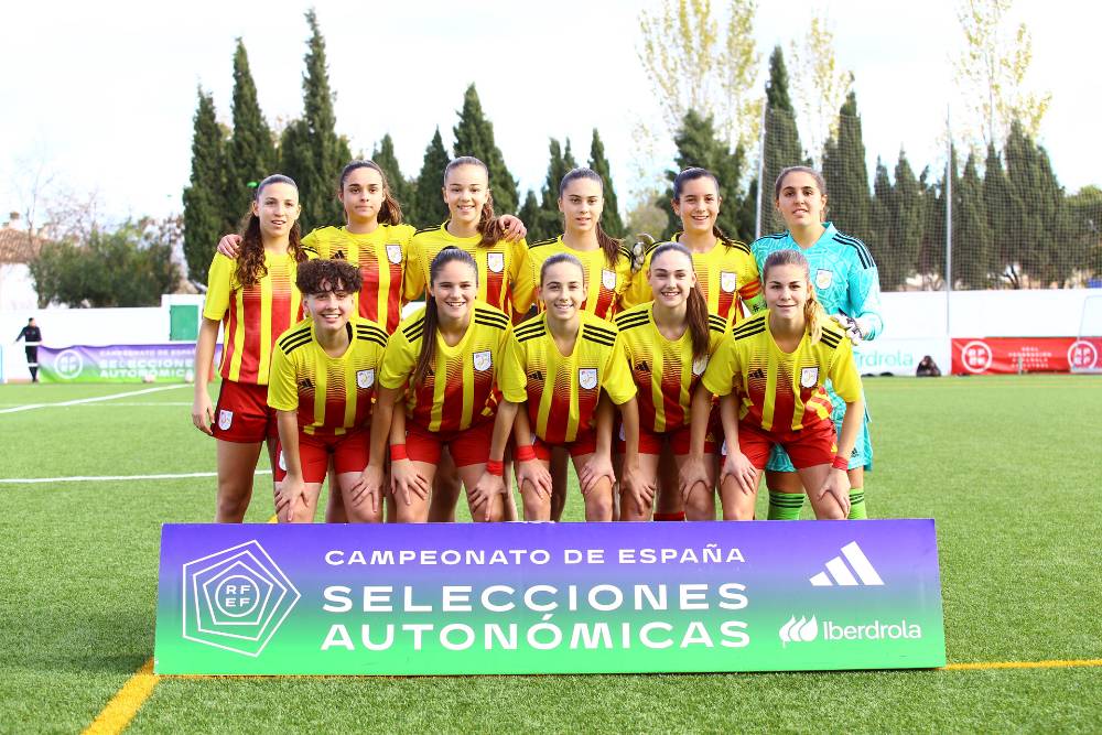 L'equip titular d'aquest divendres de la selecció catalana sub16 amb Elsa Ayats i Jana Muro